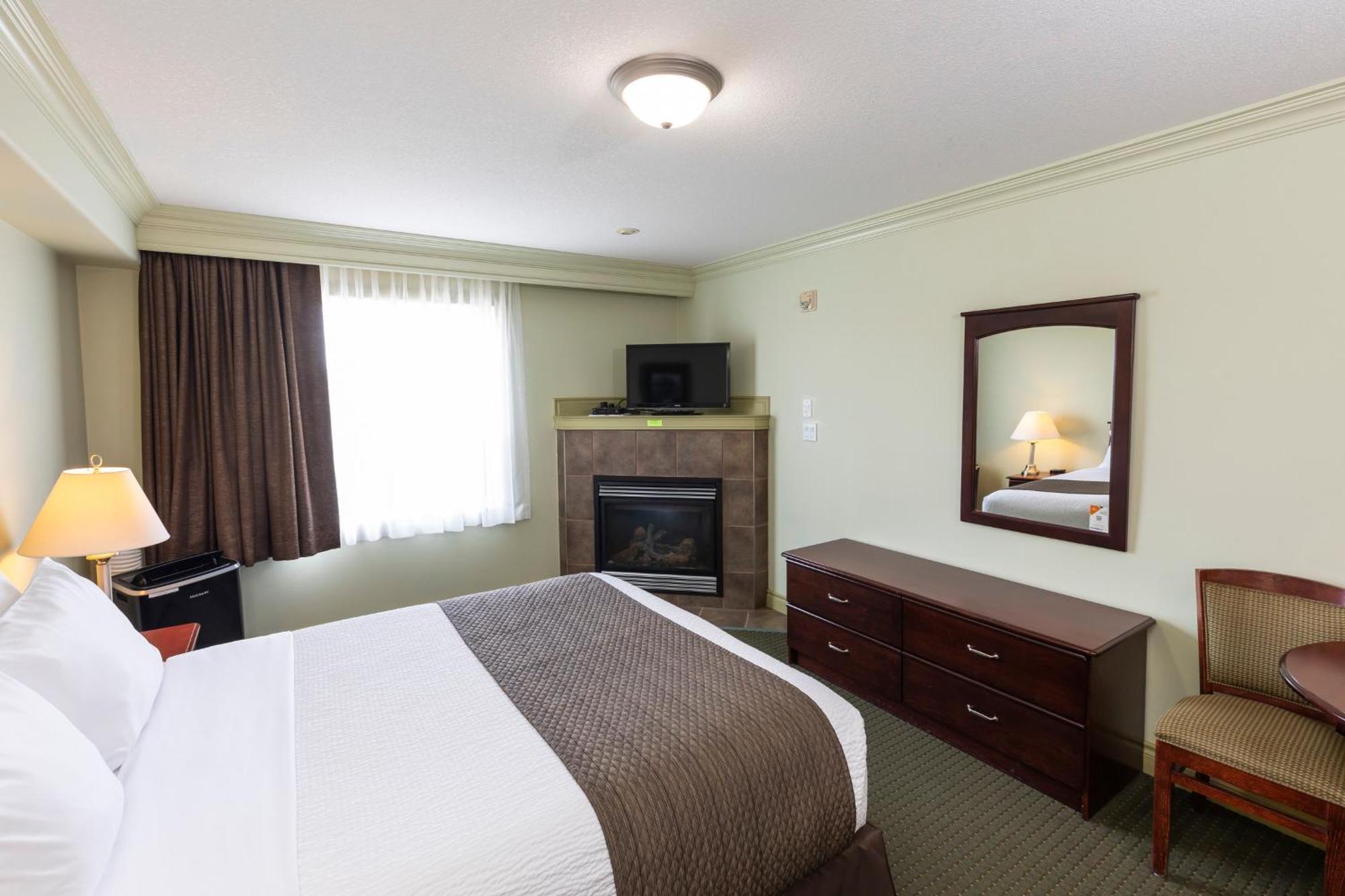Quality Inn & Suites Whitecourt Exterior foto